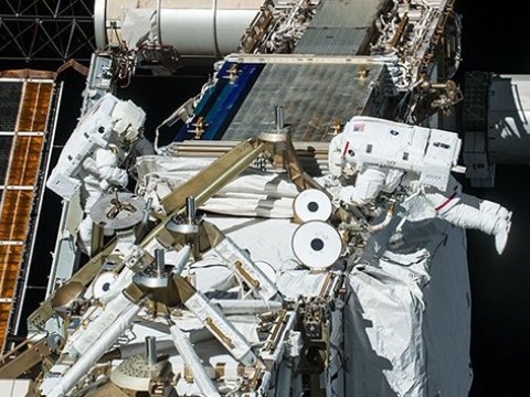 NASA astronavtları kosmos gəzintisinə çıxdılar - VİDEO