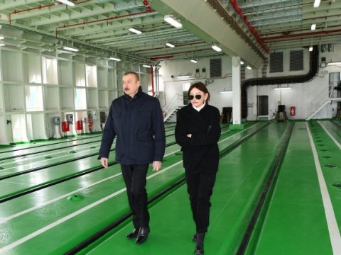 Prezident və birinci xanım Bakı gəmiqayırma zavodundakı mərasimlərdə... - YENİLƏNİB