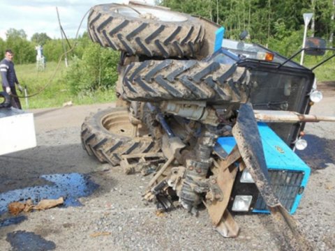Xızıda yük avtomobili ilə traktor toqquşub - ölən var