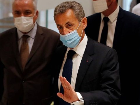 Sarkozi həbsxanaya göndərilməyəcək -Məhkəmə qərarı