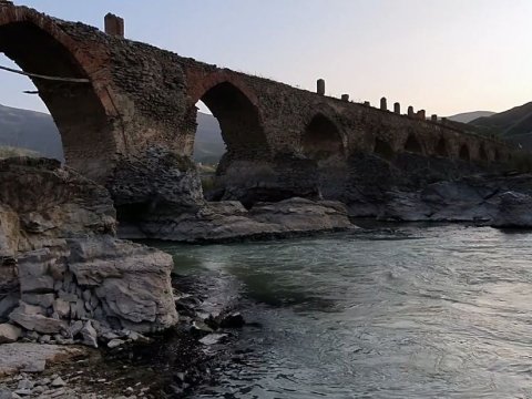 Xudafərin gömrük postunun açılması ilə bağlı danışıqlar gedir