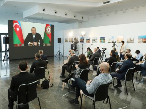 Dövlət başçısının mətbuat konfransı haqqında bəzi düşüncələr