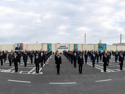 Vilayət Eyvazov sıra baxışı keçirdi