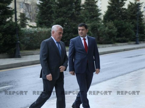 Vasif Talıbovun YAP-a maskasız gəlişi müzakirələrə səbəb oldu - FOTO