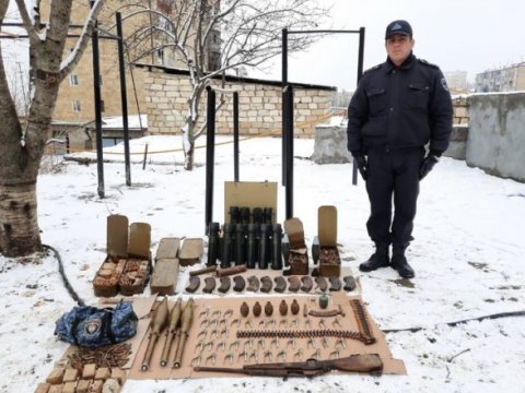 Şuşada ermənilərin atıb qaçdığı silah-sursat - FOTO