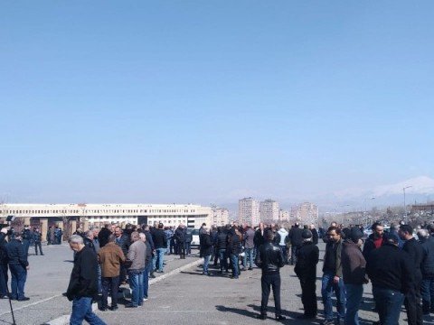 Ermənistan Müdafiə Nazirliyi önündə Qasparyana dəstək aksiyası keçirilir - VİDEO