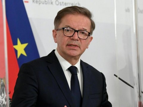 Avstriyanın səhiyyə nazirindən “pandemiyada pandemiya” xəbərdarlığı