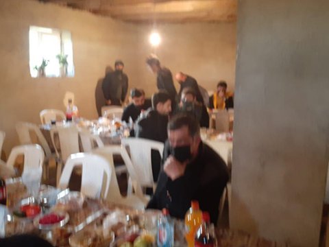 Qonşusunun evində oğluna toy etdi, polis gəldi