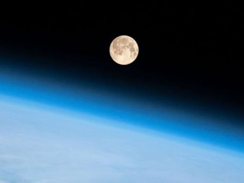 NASA Aya ilk qadını növbəti 10 il ərzində göndərəcək