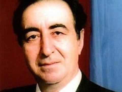 Universitet professoru vəfat etdi 