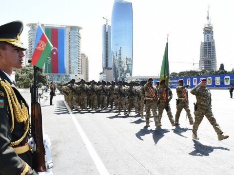 Azərbaycanda hərbçilərə nəqliyyat xərcləri ödənilməsi təklif olundu