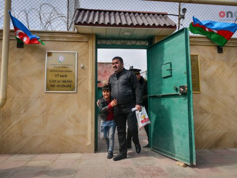 Ombudsmanın təklifi ilə 2 072 məhkum vaxtından əvvəl azad edilib