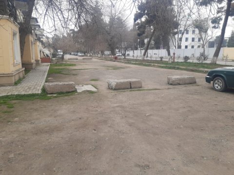 Yanğınsöndürənlərə çətinlik yaradan maneələr sökülür - VİDEO
