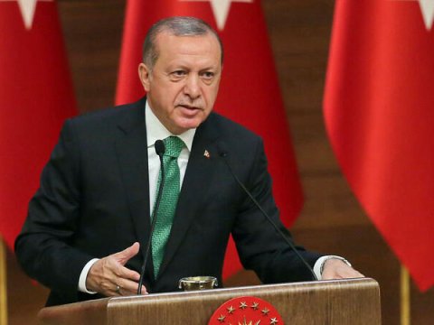 Ərdoğan əsəbləşdi: “Kürəkən boyda daş düşsün başınıza” - VİDEO