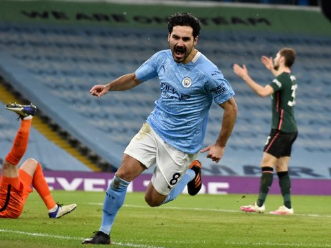 Gündoğan Premyer Liqada ayın futbolçusu seçildi