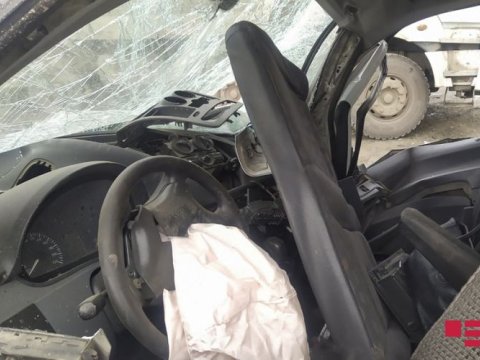 Biləsuvarda mikroavtobus aşıb: 1 ölü, 6 yaralı