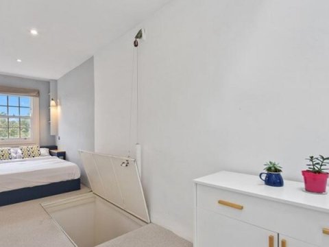 Londonda eni 160 sm olan ev satışa çıxarıldı