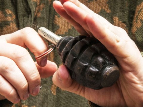 Bakıda kişi qumbara partladaraq ailə üzvlərini öldürmək istədi