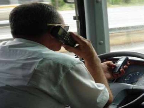 BNA-dən sükan arxasında telefonla danışan avtobus sürücüsünə XƏBƏRDARLIQ
