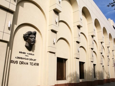 Rus Dram Teatrının əməkdaşlarına fəxri adlar verildi
