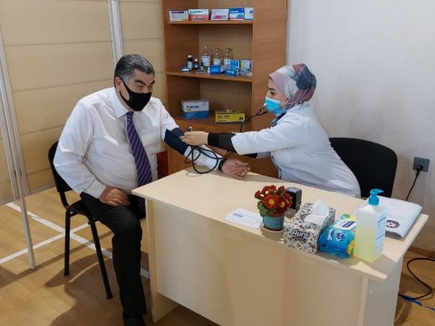 Hacıqabulun icra başçısına peyvənd vuruldu - FOTOLAR
