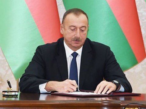 Prezident jurnalisti əfv etdi - FOTO