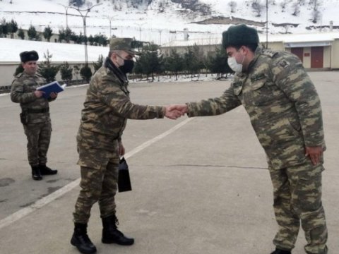 MN və Hərbi Prokurorluğun əməkdaşları hərbçilərlə görüşüblər