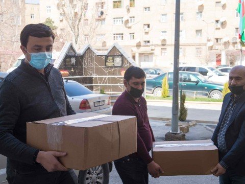 “Azərsu” bayram sovqatı payladı - FOTOLAR