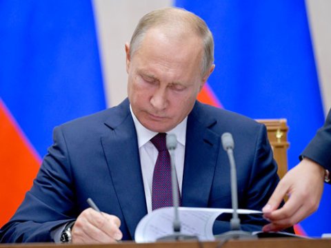 Putin səfiri vəzifəsindən azad etdi