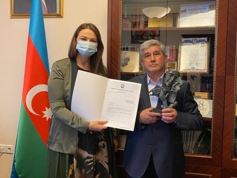 Komitə sədri 70 yaşlı şairlə görüşdü