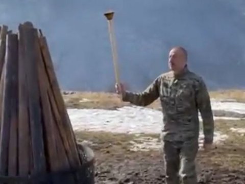 Prezident Cıdır düzündə Novruz tonqalı yandırdı - VİDEO