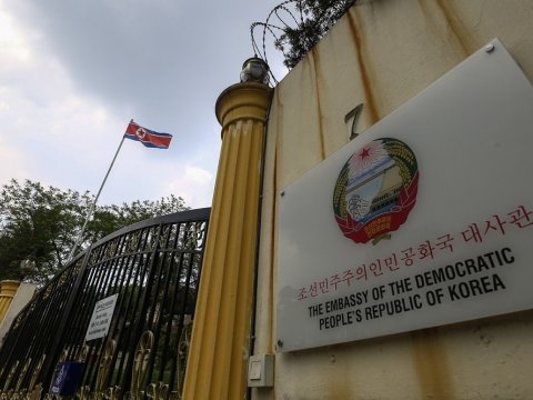 Malayziya Şimali koreyalı diplomatları ölkədən çıxarır