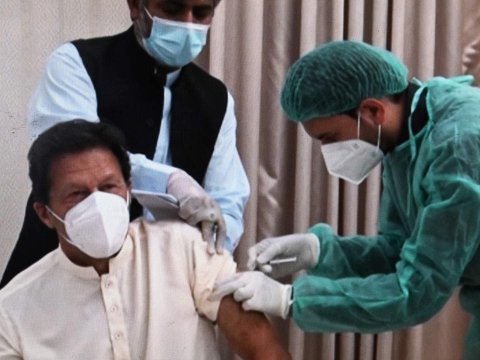 Çin peyvəndi vurduran Pakistanın Baş naziri koronavirusa YOLUXDU