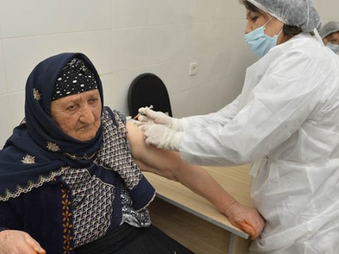 Azərbaycanda daha 20,121 nəfərə peyvənd VURULDU