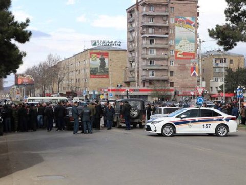 Xankəndidə GƏRGİNLİK: Əsas yollar bağlanıb