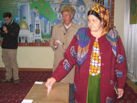 Türkmənistanda ilk: parlamentin yuxarı palatasına seçki keçirilir
