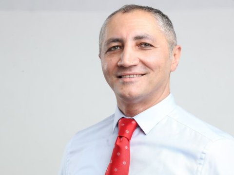 Tanınmış həkim yol qəzasına düşdü  