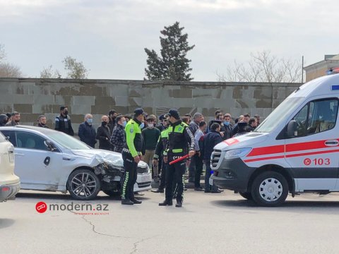 Nobel prospektində ağır qəza - FOTOLAR