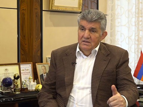 Moskvadakı erməni milyarder Paşinyana rəqib olacaq