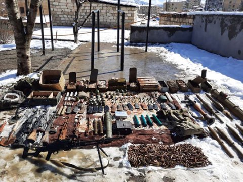 Şuşada ermənilərin atıb qaçdığı silahlar tapıldı