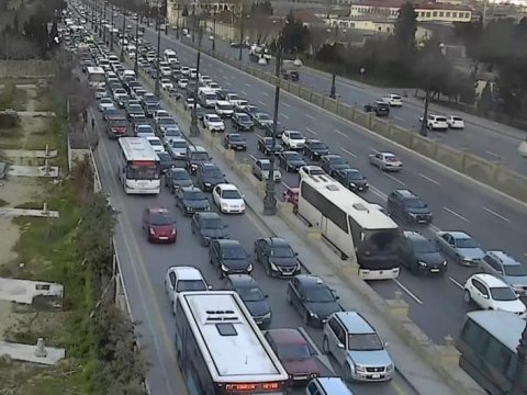 Heydər Əliyev prospektinin əsas yolunda hərəkət məhdudlaşdırıldı
