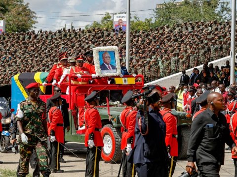 Prezidentin dəfnində basabas düşdü: 45 ölü