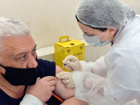 Təhsil işçilərinə vaksinin ikinci dozası vurulur - FOTOLAR