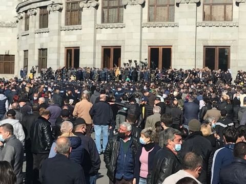 Ermənistanda seçkiöncəsi SORĞU: Paşinyan liderliyini qorudu, Koçaryan 2-ci oldu