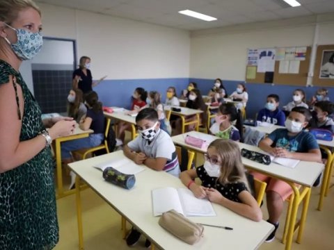 Fransada məktəb və bağçalar bağlanır