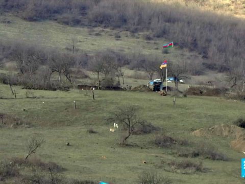 Azərbaycan və erməni postları bu kəndi 2 yerə bölür – FOTO