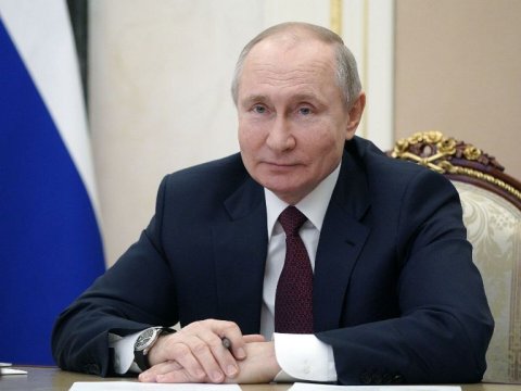 Putin ona yenidən prezident seçilməyə hüquq tanıyan qanunu İMZALADI