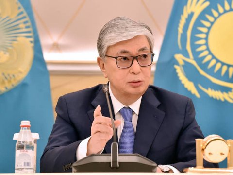 Qazaxıstan prezidenti Rusiya vaksinini SEÇDİ