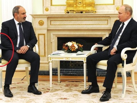 Paşinyan Putinin yanında düz otura bilmədi – FOTO