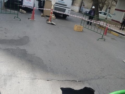Bakının iki küçəsində yol çökdü - FOTO
